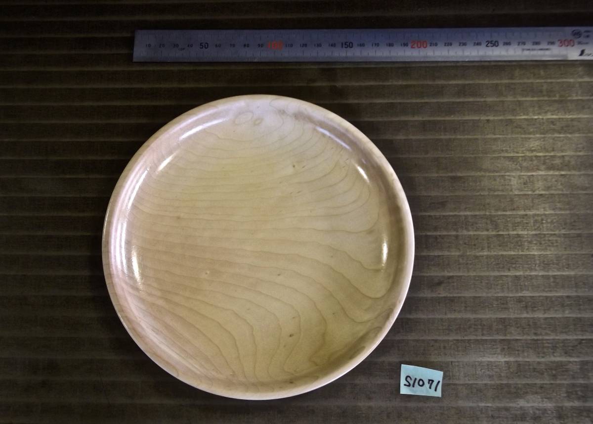 カエデ チジミ杢 手作りのお皿 無垢一枚板からロクロで制作しました。(S1071) 未使用 小皿 漆器 新品 花台 木工旋盤 ウッドターニングの画像2