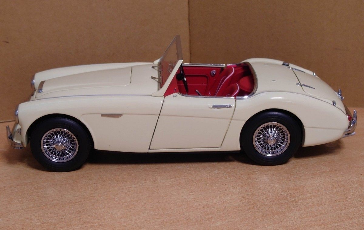 1/18 オースチンヒーレー3000 ホワイト Austin Healey 京商