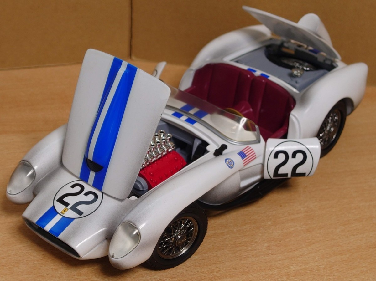 1/18 フェラーリ250テスタロッサ 1958ルマン ホワイト×ブルー 1/18 フェラーリ250テスタロッサ 1958ルマン ホワイト×ブルー