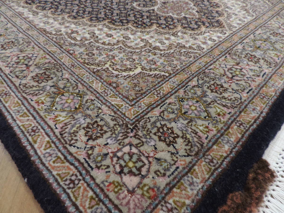 ペルシャ絨毯 カーペット ラグ ウール&シルク 手織り 高級 ペルシャ絨毯の本場 イラン タブリーズ産 マヒーデザイン 玄関マット 127×80cm_画像5