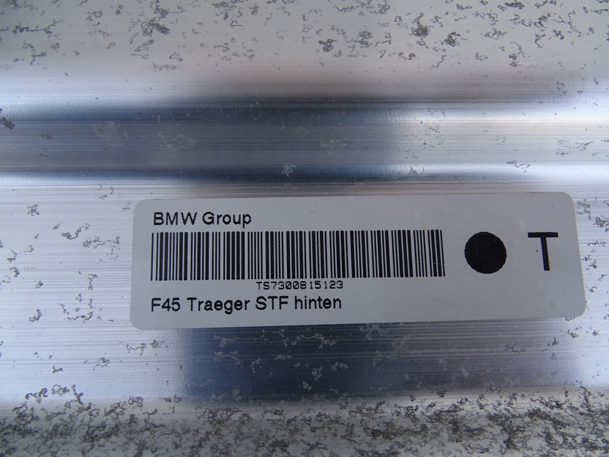 K8567vc BMW 純正 2シリーズ アクティブツアラー F45 前期/後期 リアバンパー ホースメントキャリア (7300815)_画像5