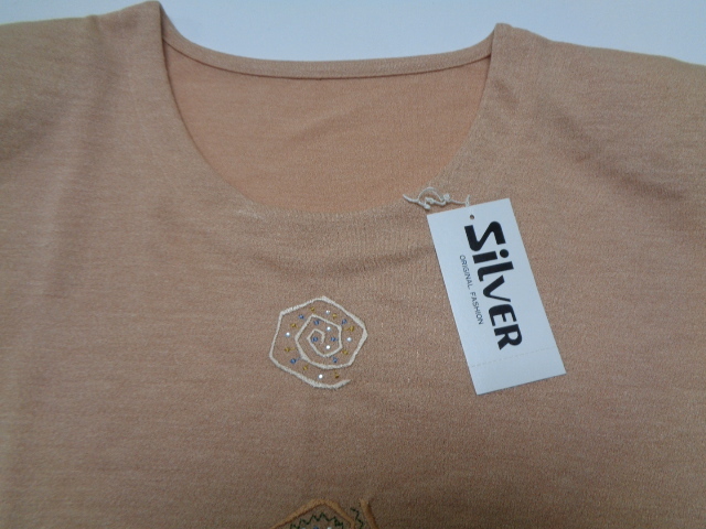 D65-60 昭和レトロ 刺繍 Tシャツ スリット Ｍサイズ 日本製 タグ付き ヴィンテージ 未使用 長期保管品_画像2