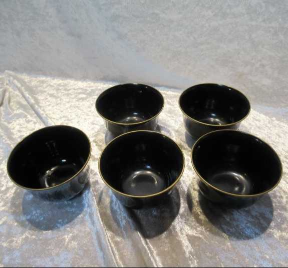 【漆器・蒔絵】漆塗りの小さめのお椀5客セット 黒塗り 金の縁取り 向付 ディスプレイ用品 インテリア用品 骨董品 アンティーク