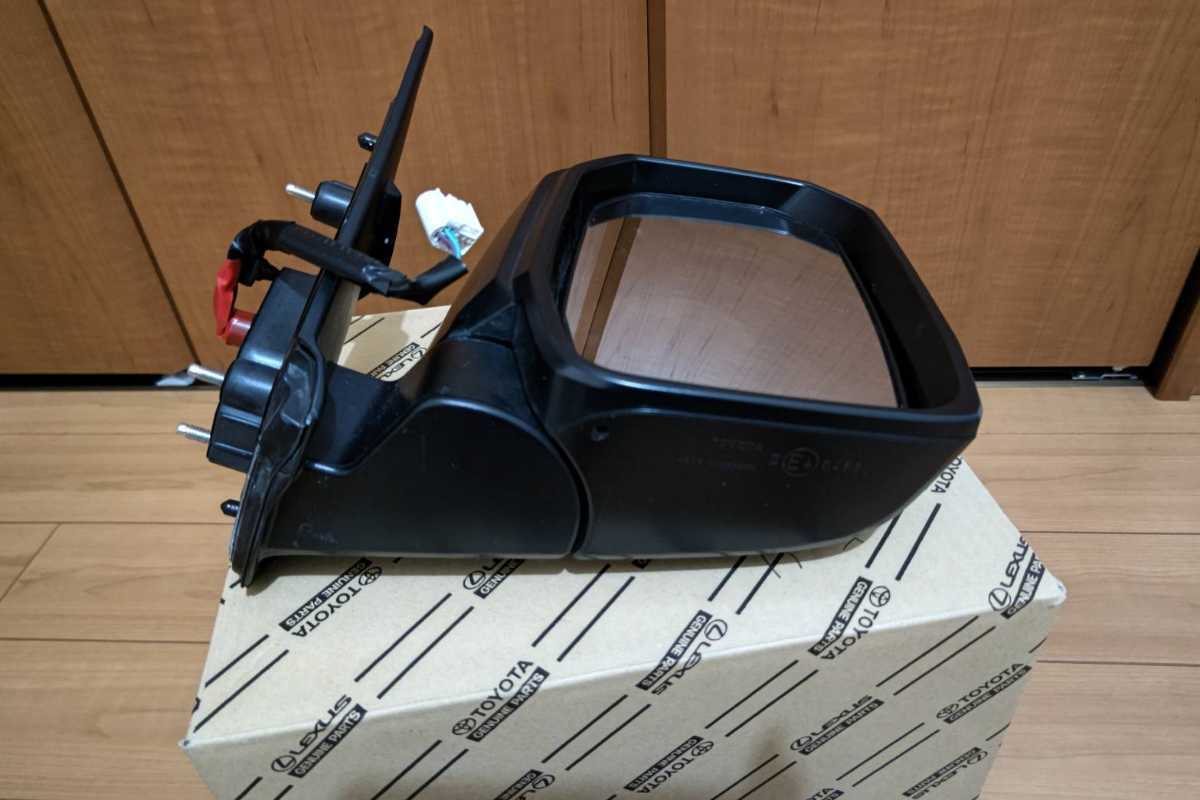 トヨタ 200系ハイエース 右ドアミラー | clinicmax.com.br