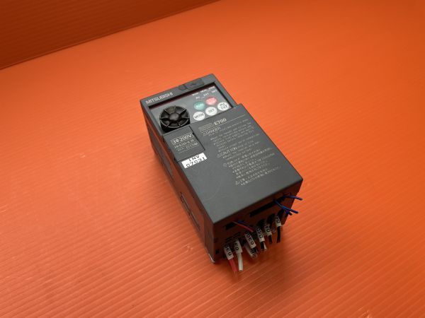 ☆美品☆【877】MITSUBISHI FR-E720-0.2K 三菱 インバーター 【在庫1