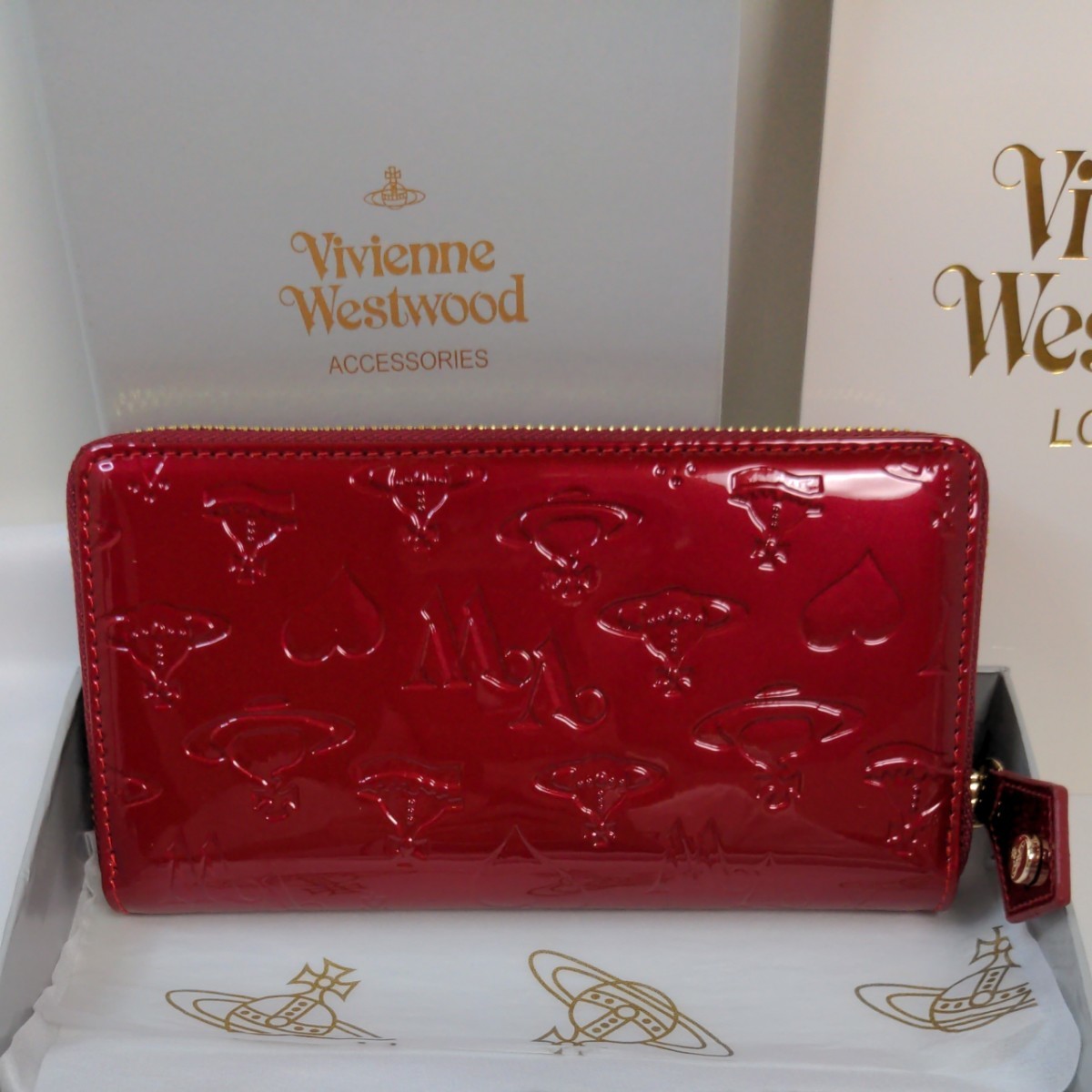 ヴィヴィアン　ウェストウッド　Vivienne Westwood 長財布レディース財布　エナメルレッド　かわいい　赤　新品未使用