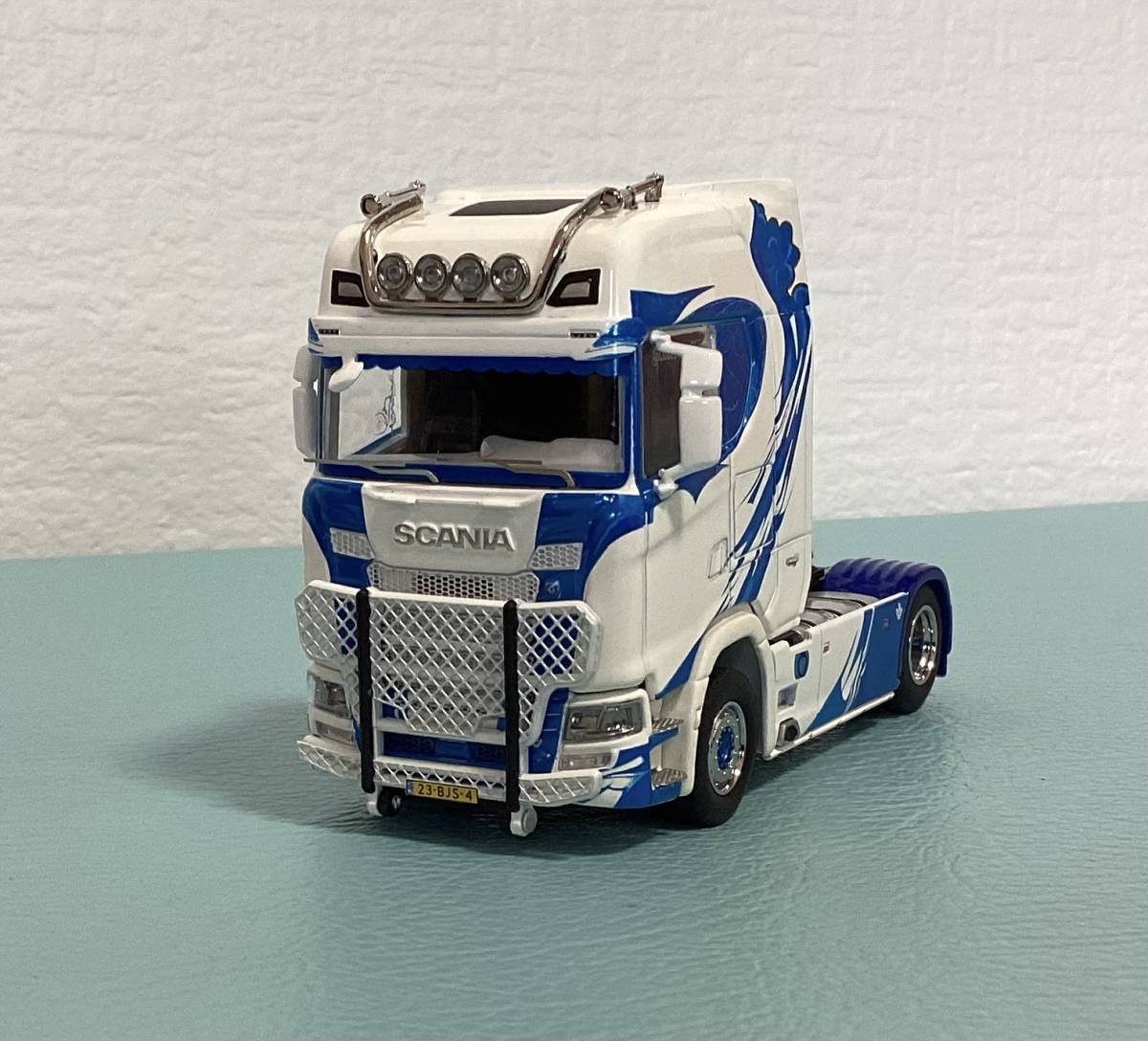 SCANIA スカニア トレーラー ヘッド ホワイト 1/64 合金模型 SCANIA スカニア トレーラー ヘッド ホワイト 1/64 合金模型