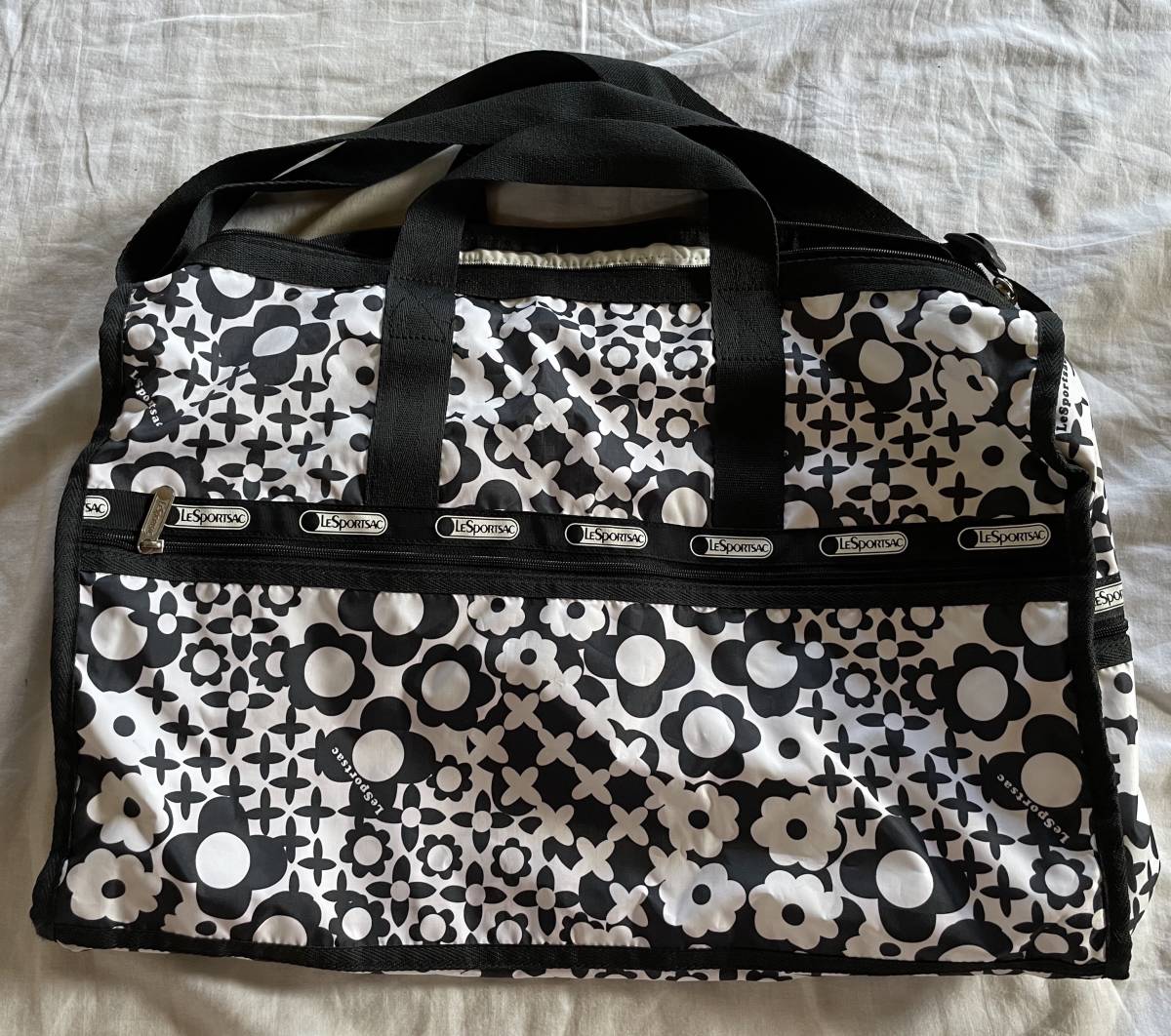 LeSportsac レスポートサック ボストンバッグ ウィークエンダー モノクロ 花柄 定番 長期保管品 LeSportsac レスポートサック ボストンバッグ ウィークエンダー モノクロ 花柄 定番 長期保管品