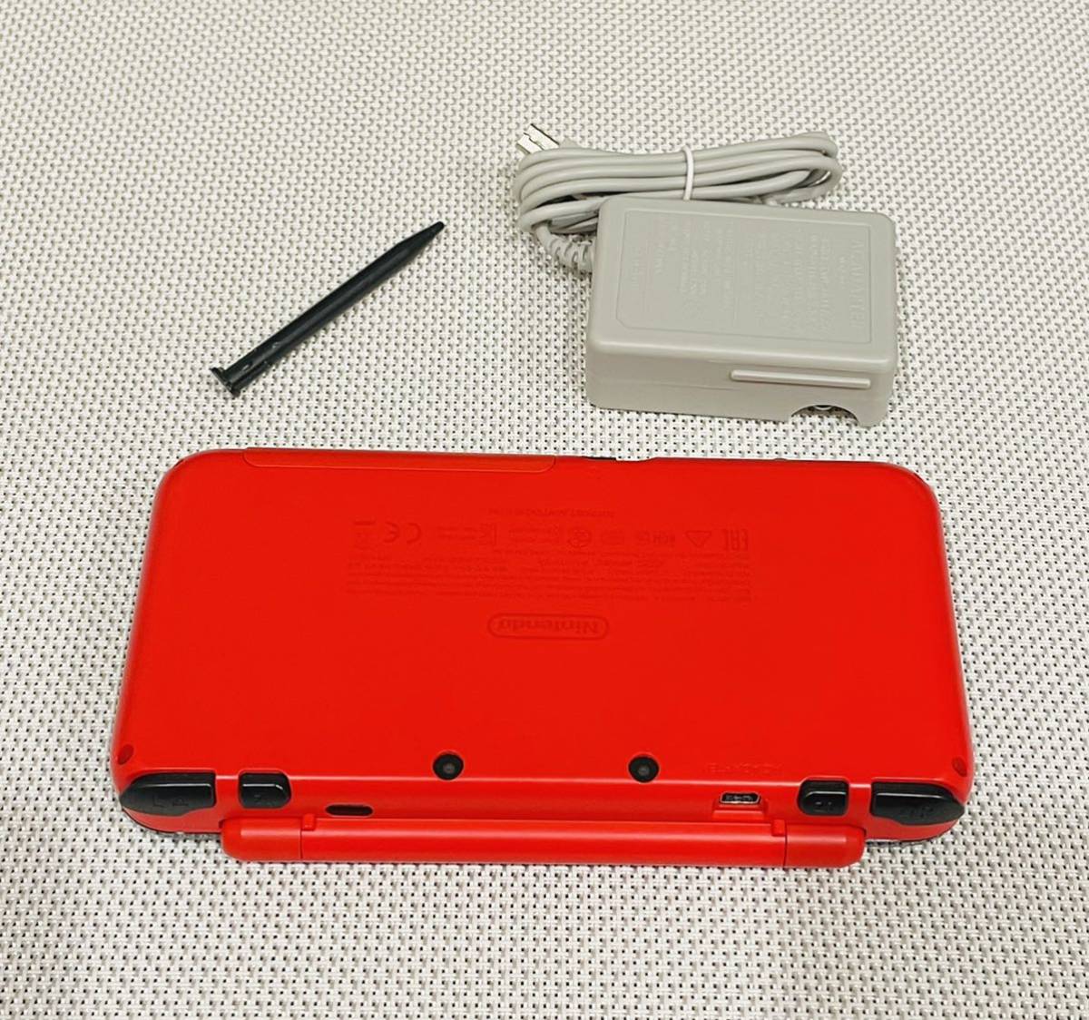 Newニンテンドー2DS LL モンスターボールエディション　本体動作品　送料無料　Nintendo 任天堂　ポケモン