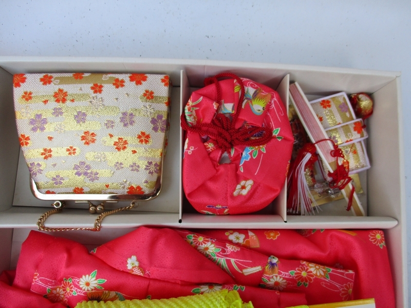  "Семь, пять, три" ..# девочка 3 лет Новый год "Семь, пять, три" ясная погода надеты японский костюм комплект # один вдавлено . не использовался [ obi age шелк ] Showa. б/у [ не использовался ] бумага в коробке N4167#