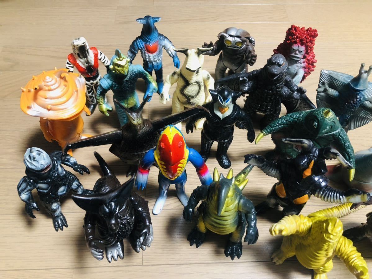 ウルトラマン BANDAI 怪獣 ソフビ バンダイ ウルトラ怪獣 レトロ フィギュア ホビー 玩具 昭和 kaiju 円谷 プロ 空想特撮 シリーズ kakoii_画像2