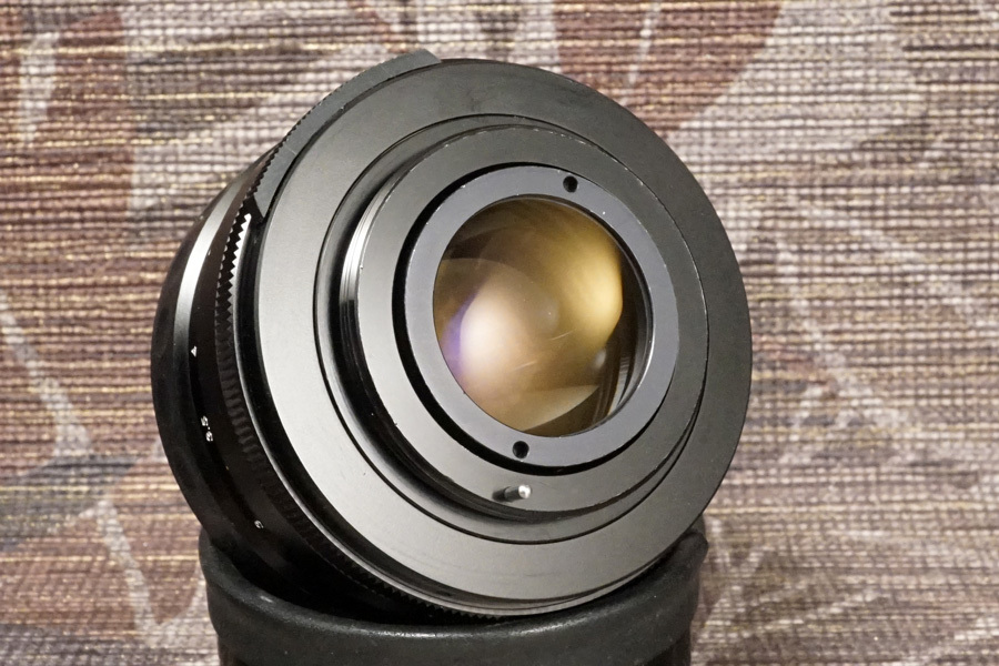 argus (アーガス)　標準レンズ　Auto-Cintar 55mm/f1.7（超美品/整備済）M42：富岡光学製_LED光照射で極薄いクモリすら皆無の透明度