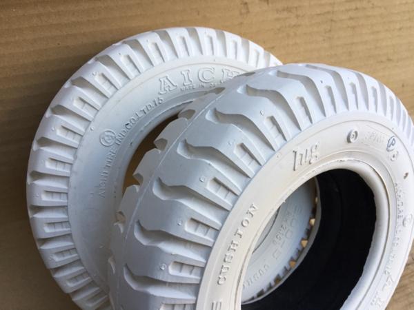 愛知タイヤ工業製 3.00-5 LUG ノーパンクタイヤ 白色 AICHI 愛知タイヤ工業製 3.00-5 LUG ノーパンクタイヤ 白色 AICHI