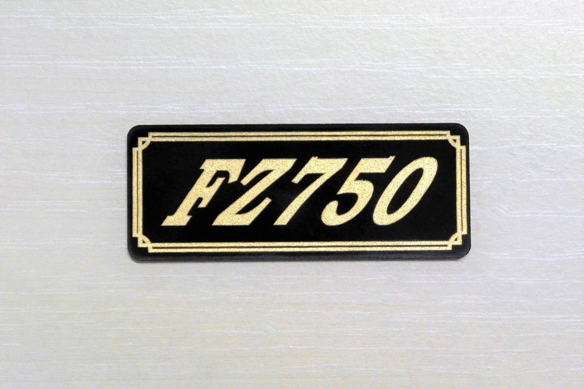 E-439-3 FZ750 黒/金 オリジナルステッカー ヤマハ スクリーン スイングアーム サイドカバー カスタム 外装 カウル 等に_画像1