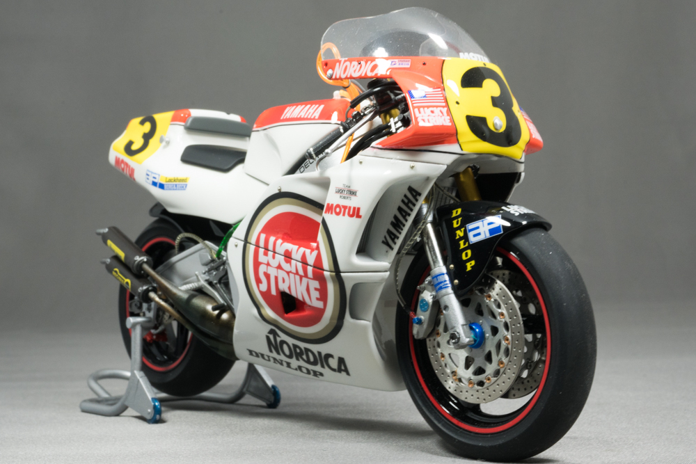 ハセガワ　1 12 ヤマハ YZR500（OW98）プラモデル完成品