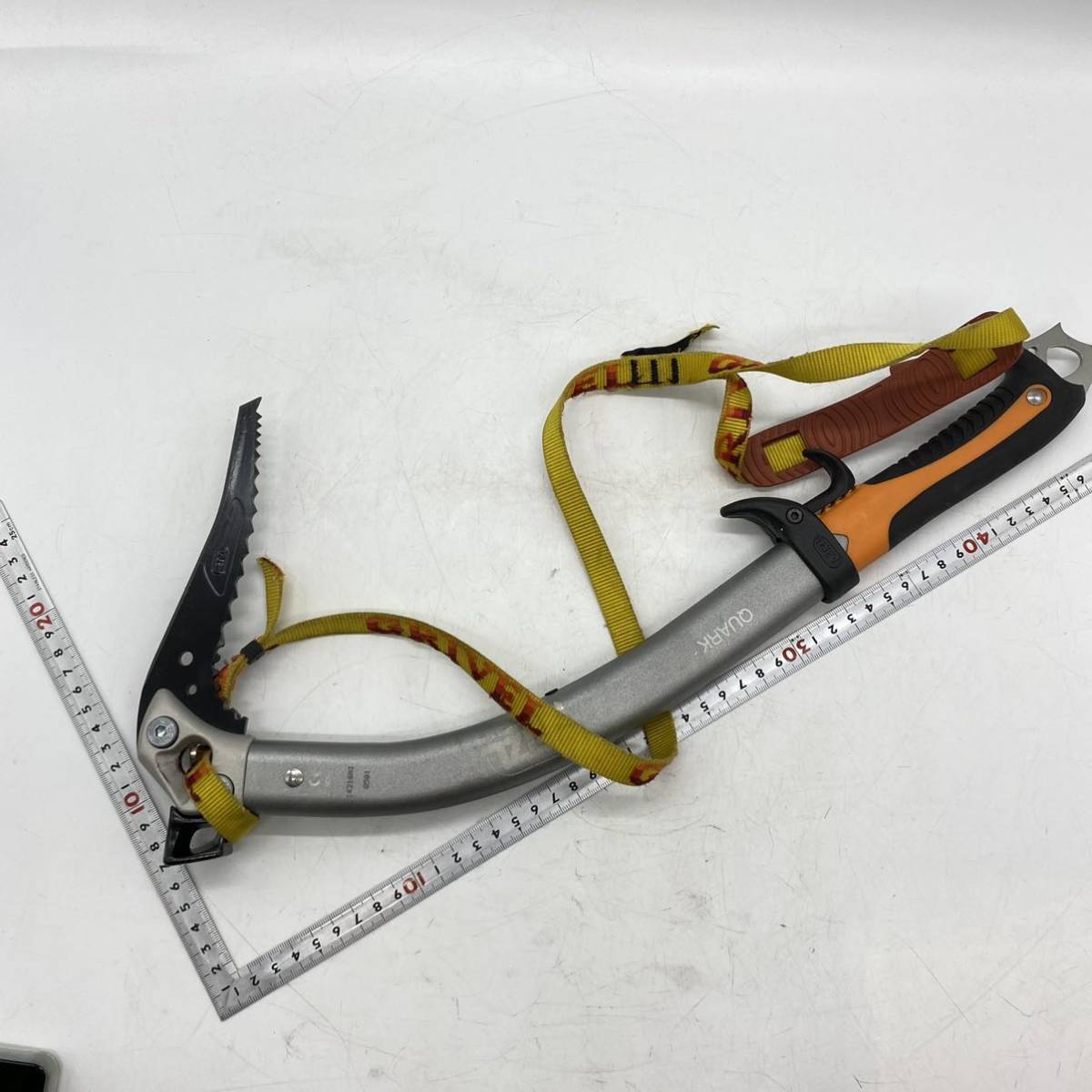 【送料無料】 PETZL ピッケル クォーク アイスアックス ぺツル 登山 道具 クライミング アウトドア