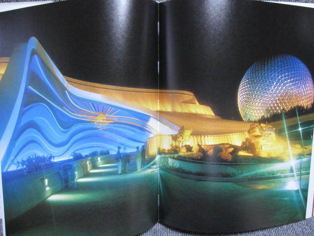 【洋書 Art 写真集】ディズニー建築のアート Building a Dream The Art of Disney Architecture 世界のパーク 施設 アトラクション 大型本の画像3