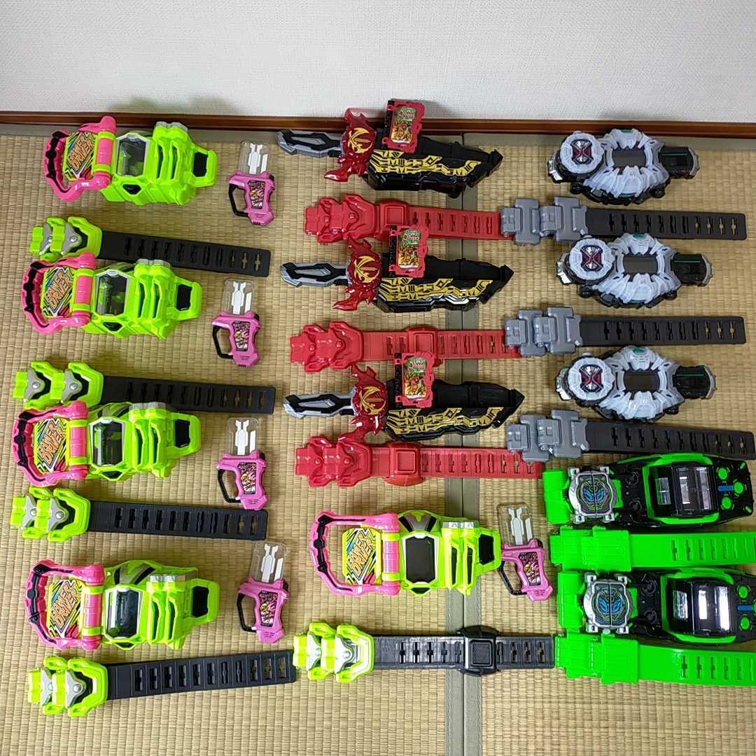 仮面ライダーエグゼイドのガシャットと変身ベルト、剣のセット 仮面ライダーエグゼイドのガシャットと変身ベルト、剣のセット