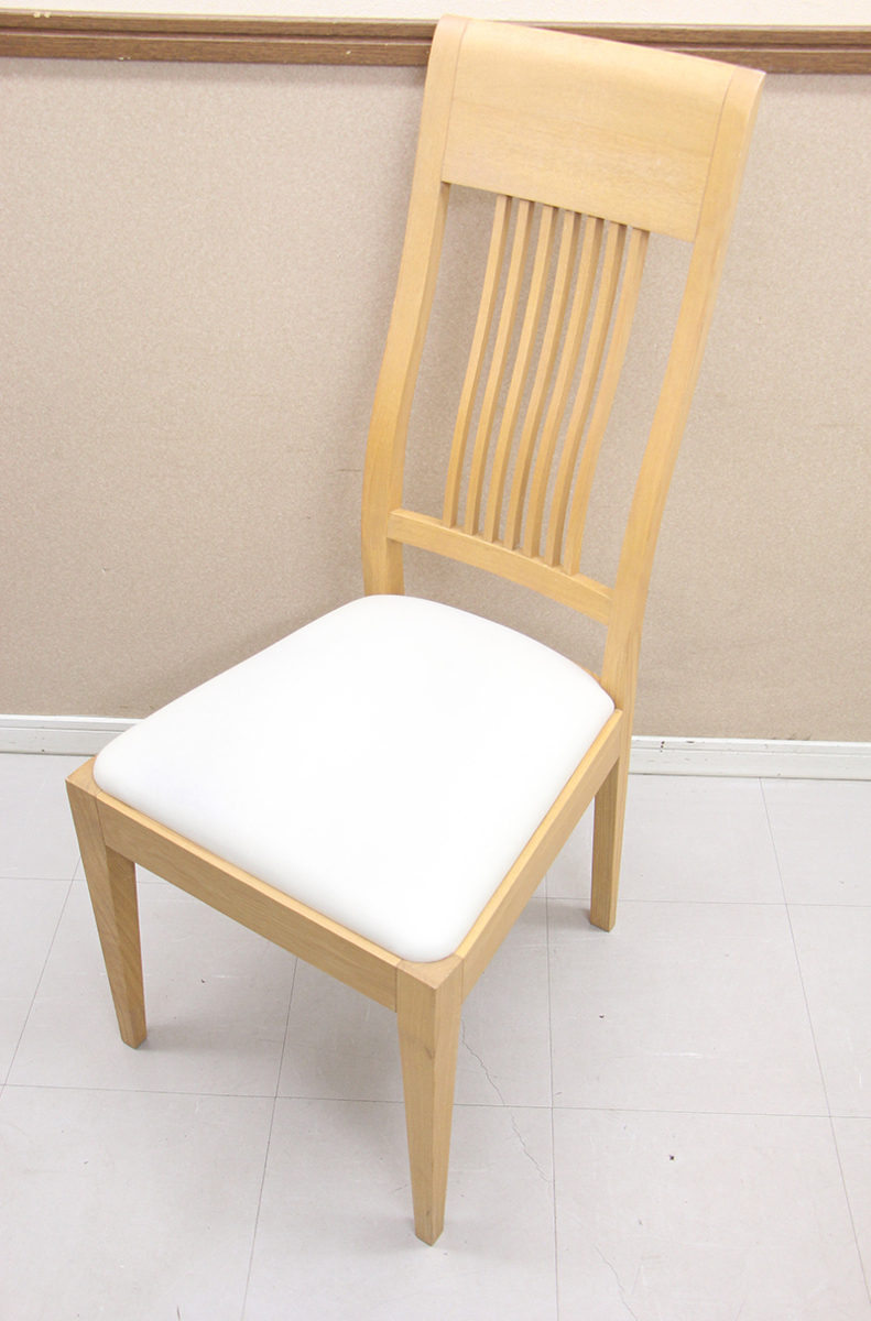 大塚の無垢天然タモ材椅子 4つあります