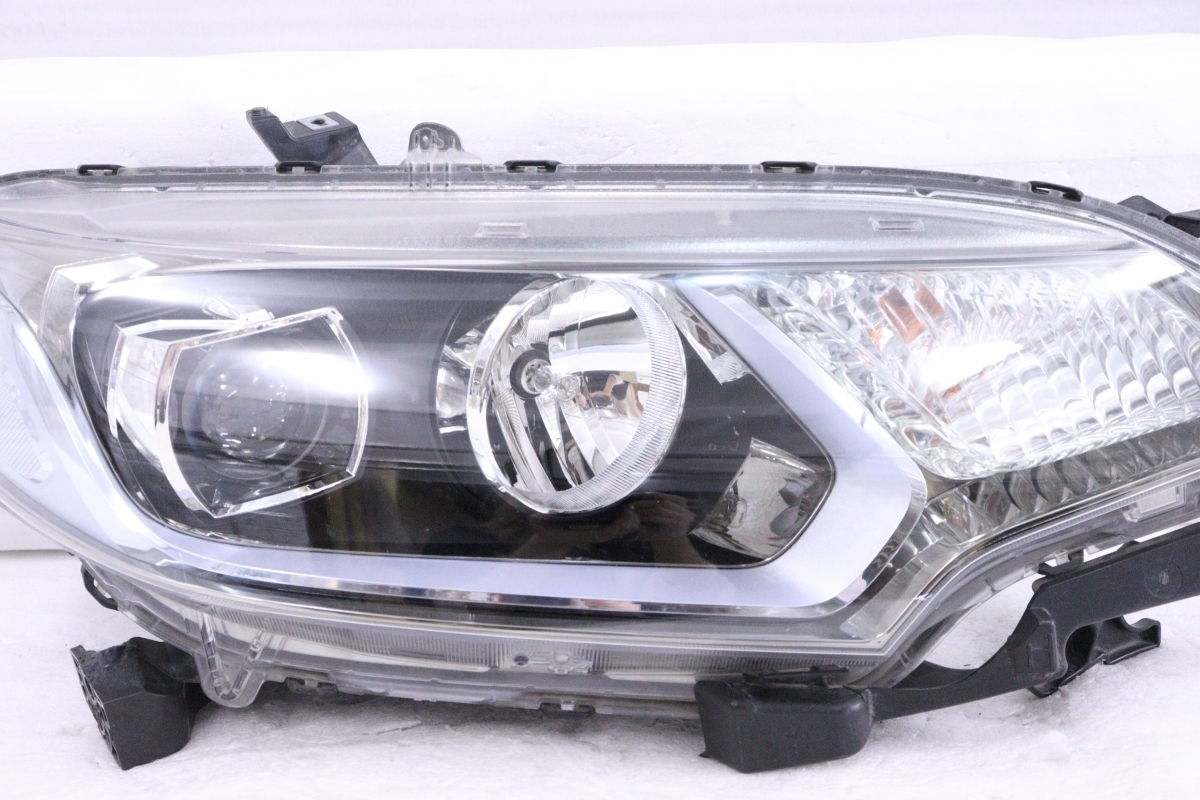 26-959☆前期 LED GP5 フィットハイブリッド☆右ヘッドライト STANLEY