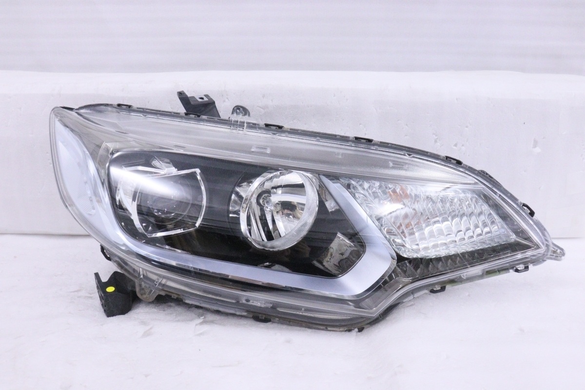 24-1016☆美品☆前期 LED GP5 フィットハイブリッド☆右ヘッドライト