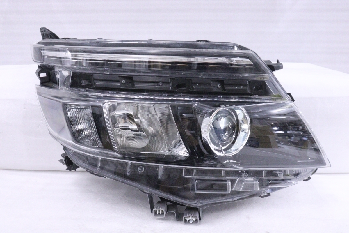 25-944☆前期 LED ZRR80G ヴォクシー HV☆右ヘッドライト ICHIKOH 28