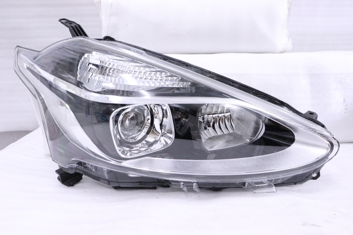 25-1481★美品★LED NHP170G シエンタ HV★右ヘッドライト マニュアルレベリングタイプ 特別仕様車 52-334★トヨタ 純正 (YM)_画像1