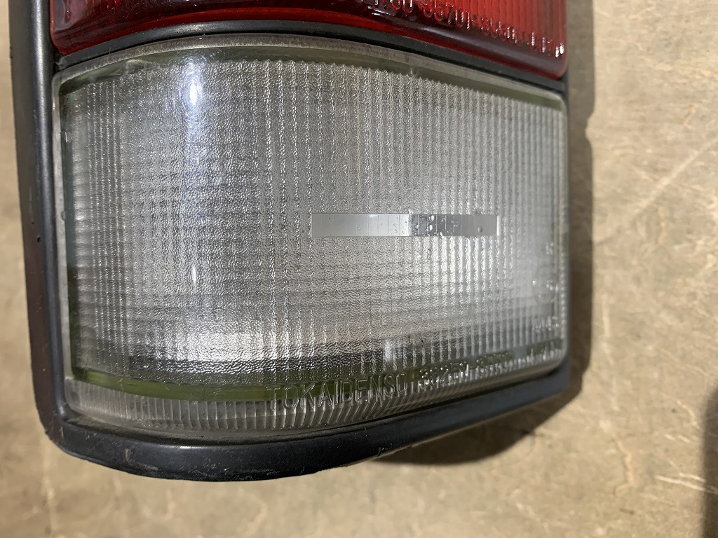 [2205089] Suzuki Every DA41V DA51V задние фонари задний фонарь левая сторона сторона пассажира (TOKAIDENSO 35603-8550 / 35701-8550 / 36250-8550)