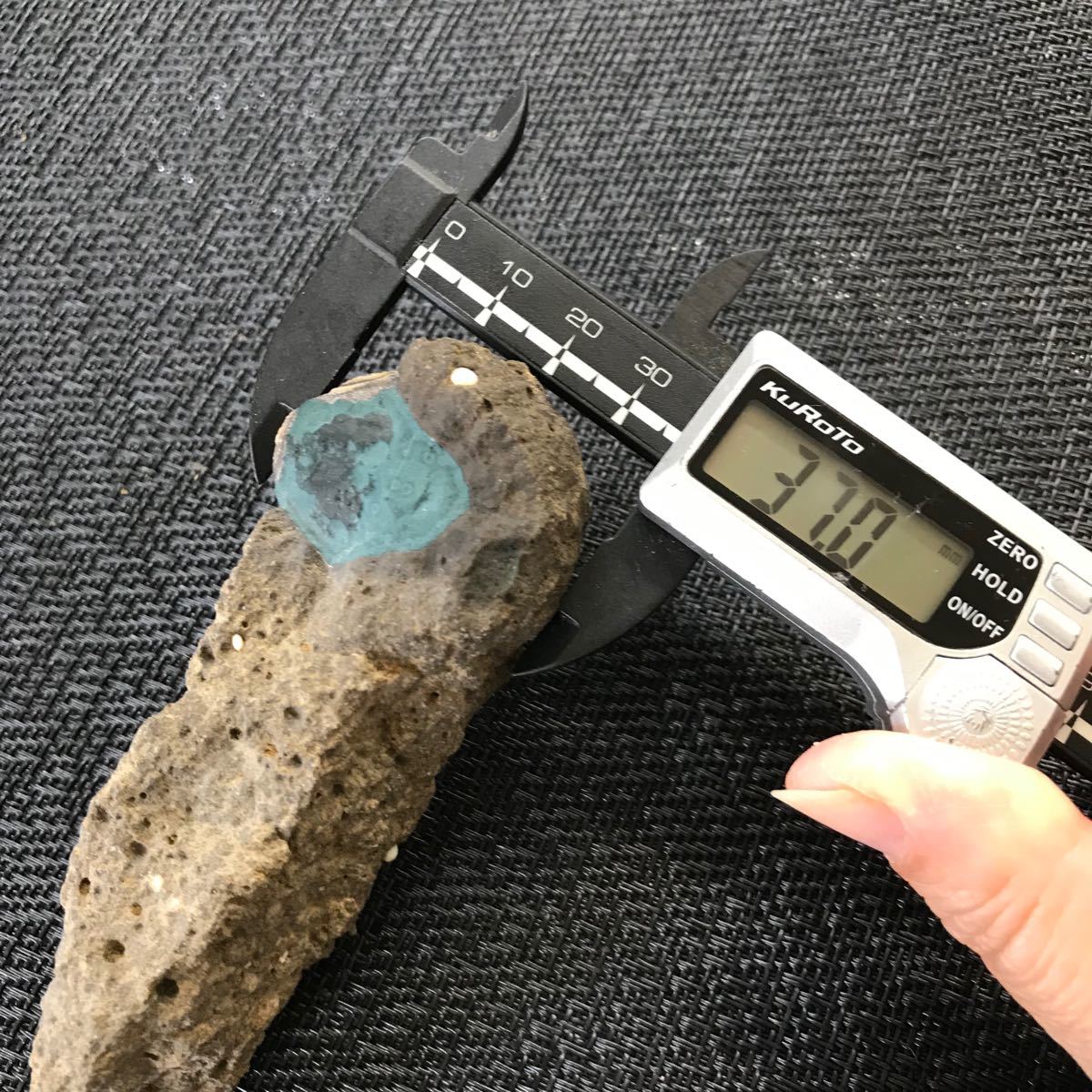 ゴビ石−903 眼石 鉱物標本 置物