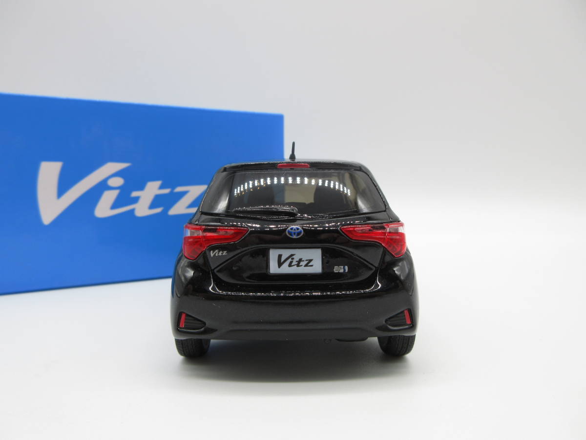 1/30 トヨタ 新型ヴィッツハイブリッド Vitz 非売品 カラーサンプル ミニカー　ブラックマイカ_画像3