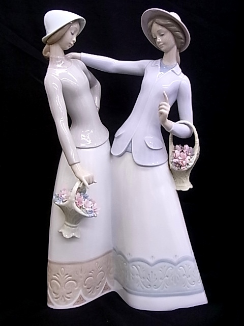 e8099　LIADRO　リヤドロ　フィギュリン　陶器人形　女性二人　花籠