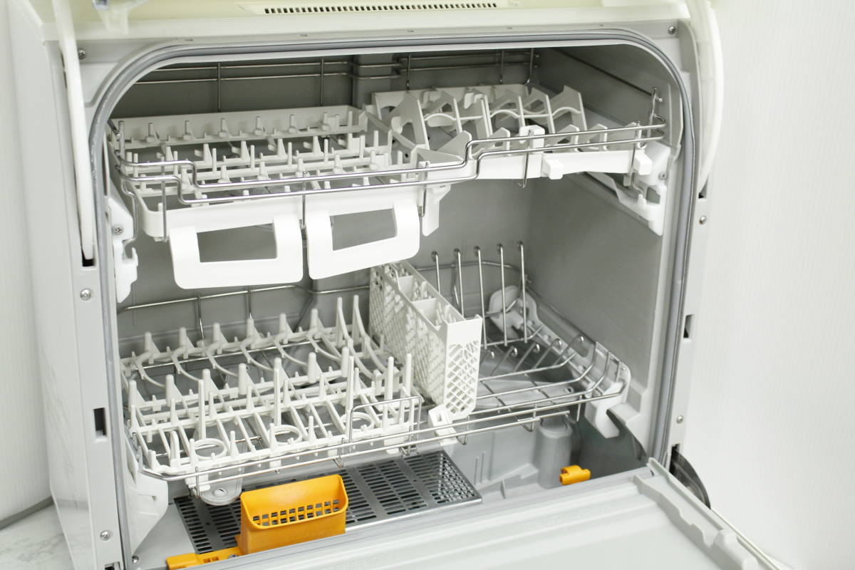 【引取可/福岡市博多区】Panasonic パナソニック 食器洗い乾燥機 2015年製 NP-TR8-W 3