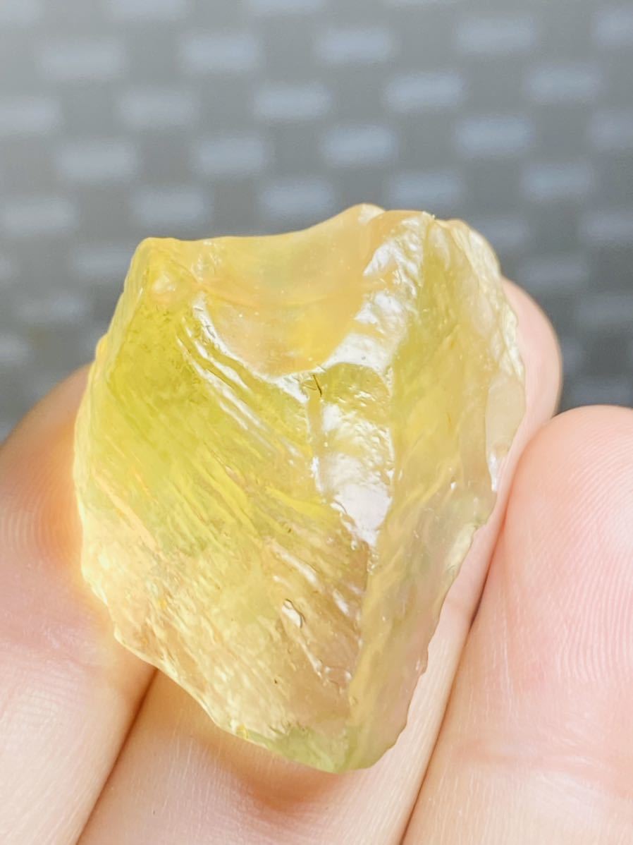 リビアングラス 16g37㍉ 天然ガラス 最高品質 宝石クラス 隕石 透明度