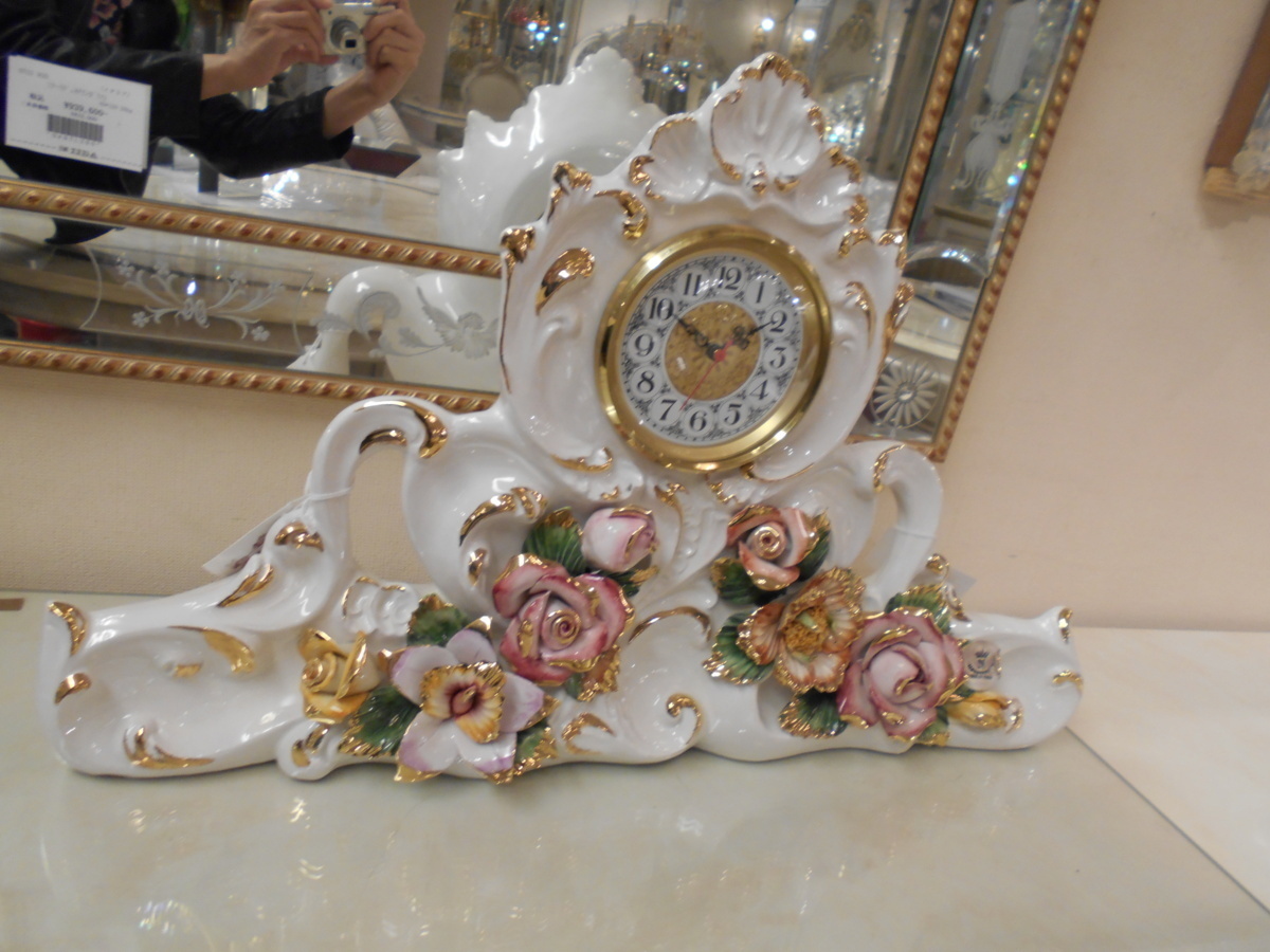 【2022年製 新品】 イタリア輸入 美しい陶器ホワイトアイボリーベースピンクローズ薔薇の置時計 一般 【2022年製 新品】 イタリア輸入 美しい陶器ホワイトアイボリーベースピンクローズ薔薇の置時計 一般