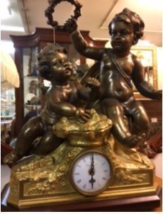 イタリア輸入ゴージャスゴールドブロンズの天使の置物天使の置物型時計天使の時計エンジェルの置き時計