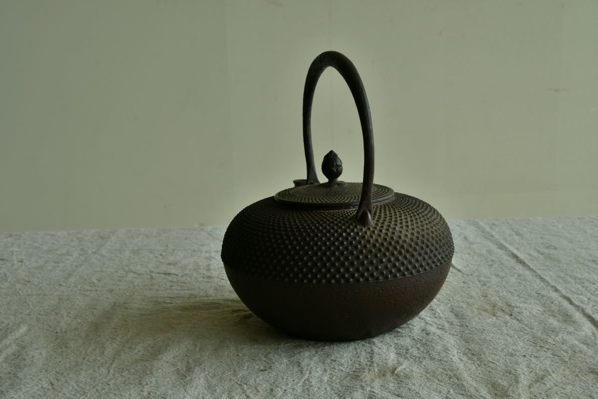 【美品】南部名工「金野和秋作」在銘入 あられ 鉄瓶 茶道具 急須 煎茶道具 和秋 銘 3