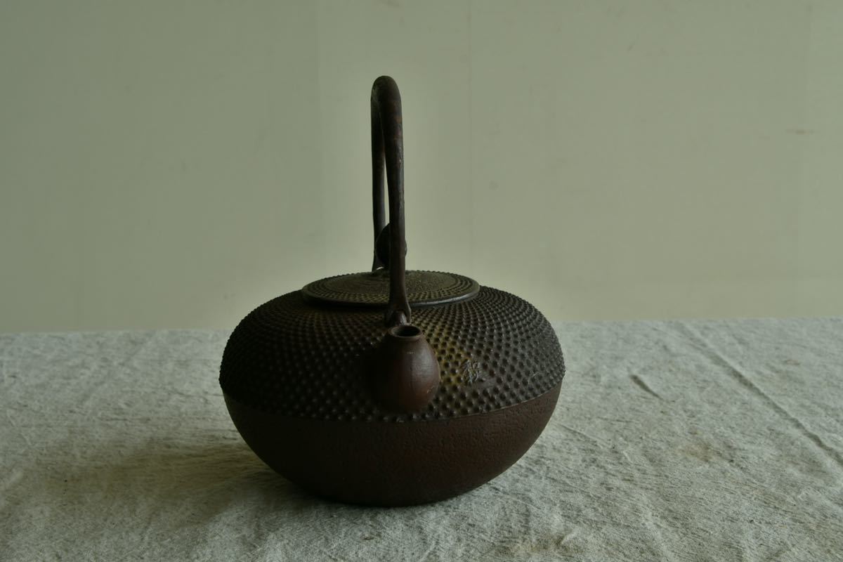 【美品】南部名工「金野和秋作」在銘入 あられ 鉄瓶 茶道具 急須 煎茶道具 和秋 銘 5