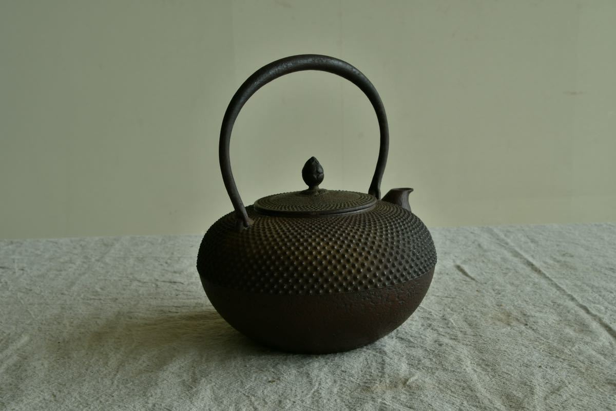 【美品】南部名工「金野和秋作」在銘入 あられ 鉄瓶 茶道具 急須 煎茶道具 和秋 銘 2