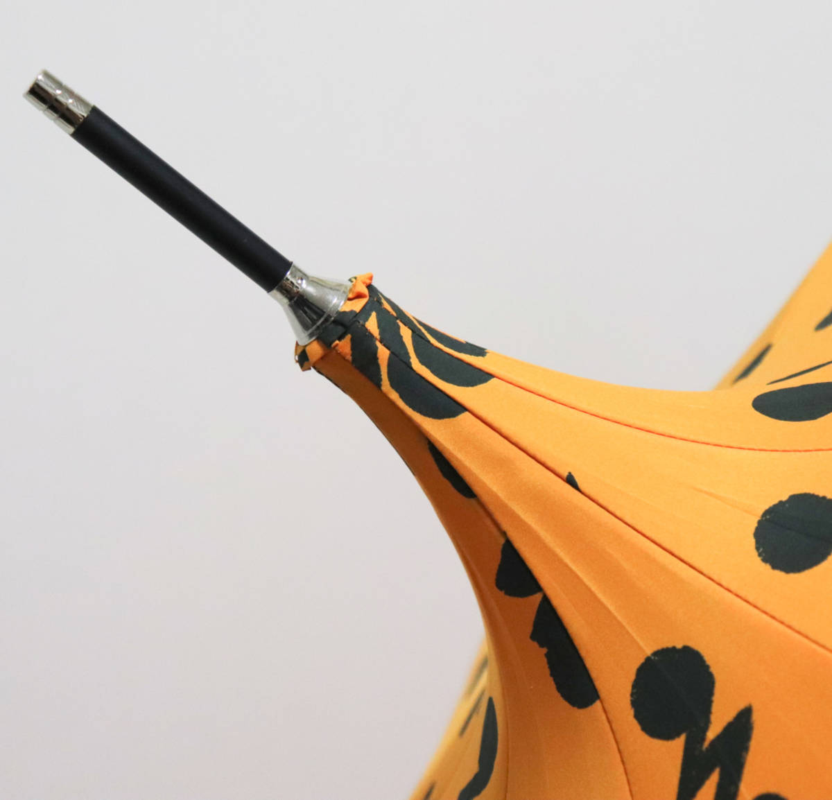 新品タグ付き【ヴィヴィアンウエストウッド】雨傘 パゴダ 黒 新品タグ付き【ヴィヴィアンウエストウッド】雨傘 パゴダ 黒