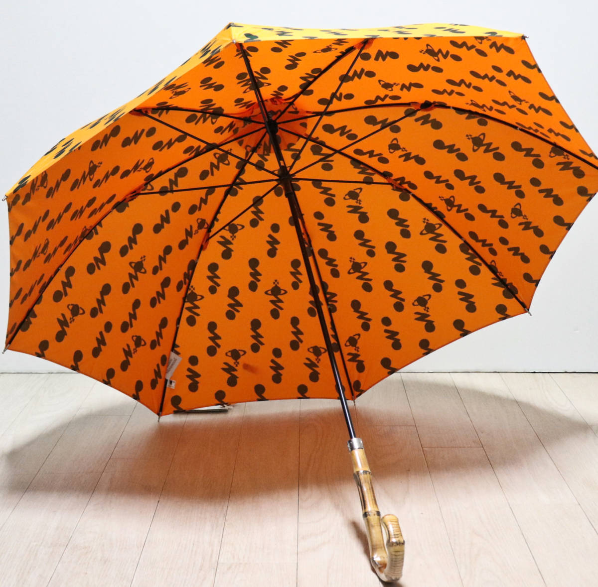 新品タグ付き【ヴィヴィアンウエストウッド】雨傘 パゴダ 黒 新品タグ付き【ヴィヴィアンウエストウッド】雨傘 パゴダ 黒