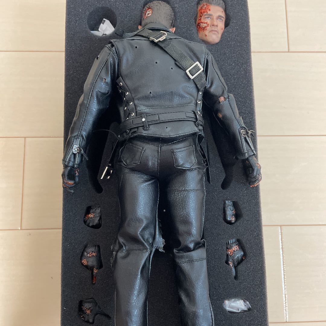 ホットトイズ ターミネーター2 T-800 バトルダメージ 1/6 ホットトイズ ターミネーター2 T-800 バトルダメージ 1/6