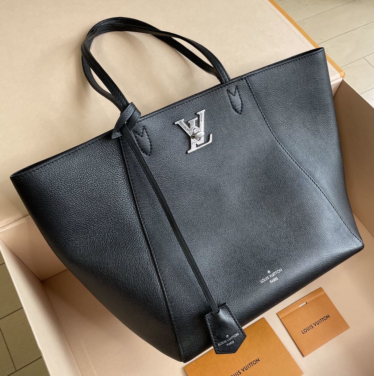 Louis Vuitton Lock Me Kaba トートバッグ|Yahoo!フリマ(旧 Louis Vuitton Lock Me Kaba トートバッグ|Yahoo!フリマ(旧