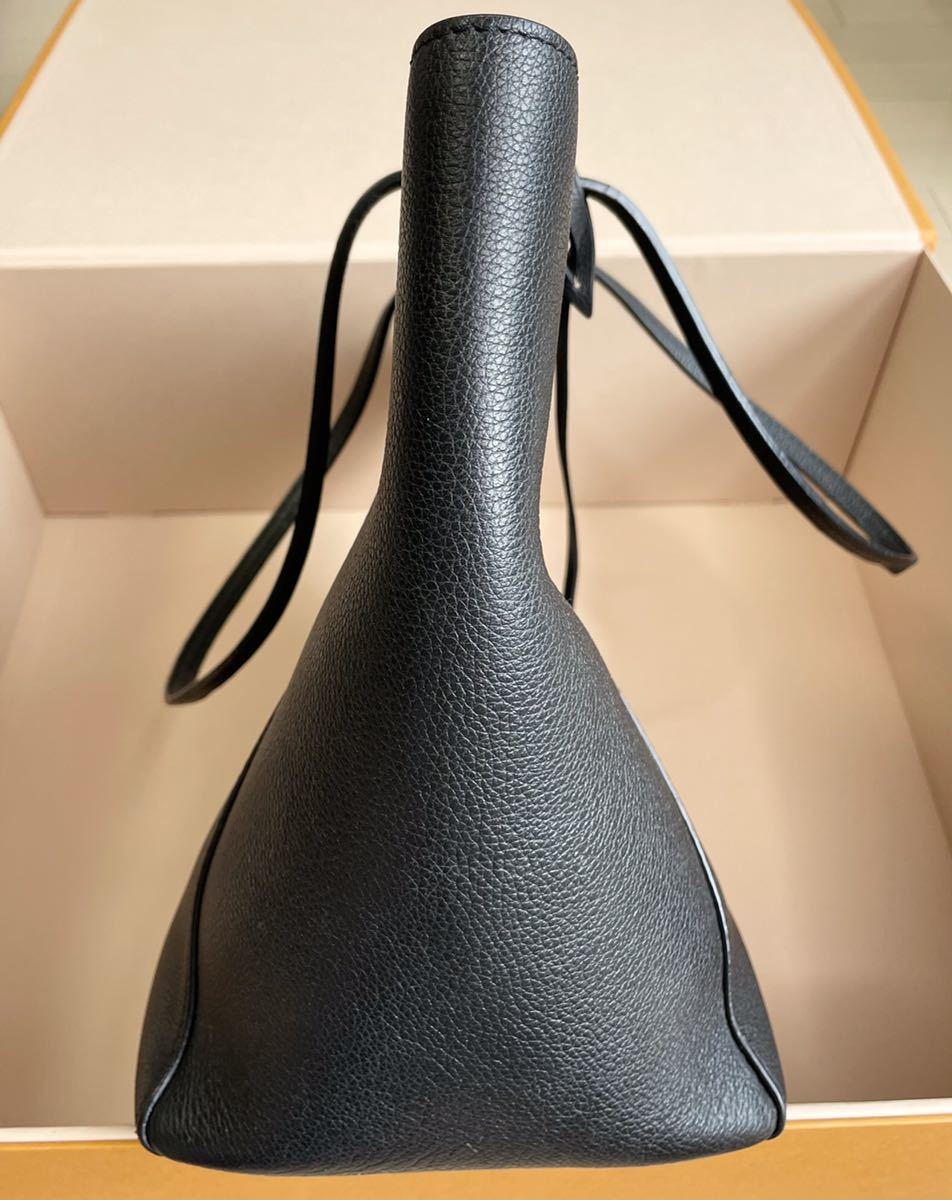 Louis Vuitton Lock Me Kaba トートバッグ|Yahoo!フリマ(旧 Louis Vuitton Lock Me Kaba トートバッグ|Yahoo!フリマ(旧