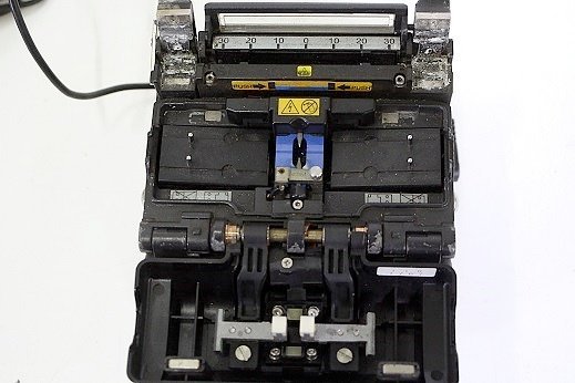 FUJIKURA/フジクラ 光ファイバ融着接続機○FSM-11R 中古 訳あり