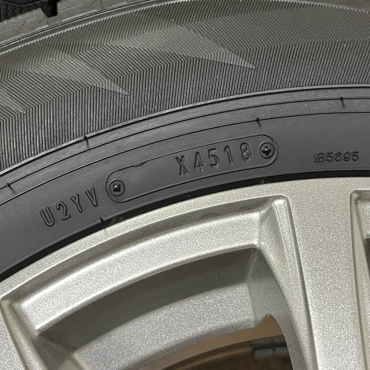 ほぼ未使用 ダンロップ WINTER MAXX WM02 215/70R16 アフロディーテ アルミホイール スタッドレスタイヤ_画像6