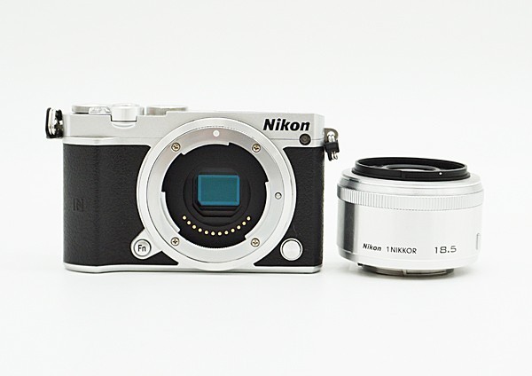 ◇【Nikon ニコン】Nikon J5 ボディ ＋ 18.5mm F1.8 レンズ ミラーレス一眼カメラ シルバー 