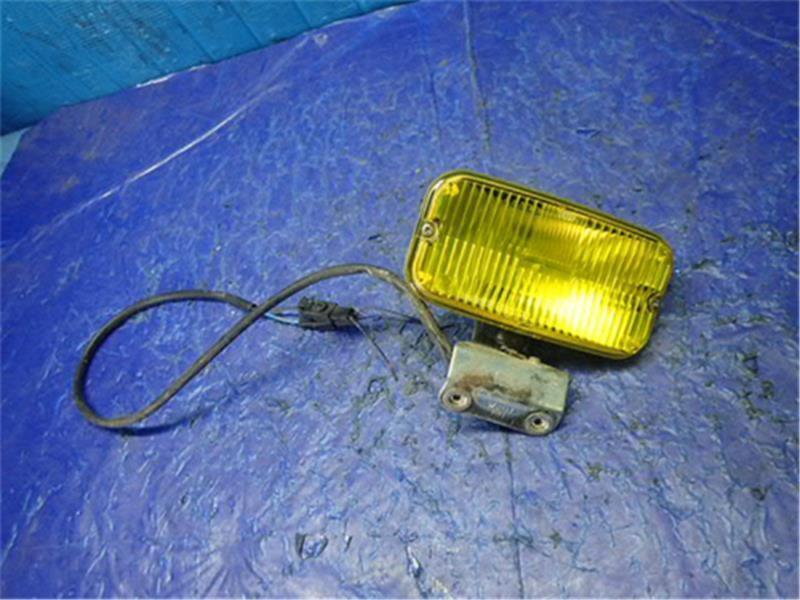  Mazda original Titan { WGEAD } right foglamp light P81900-22006477