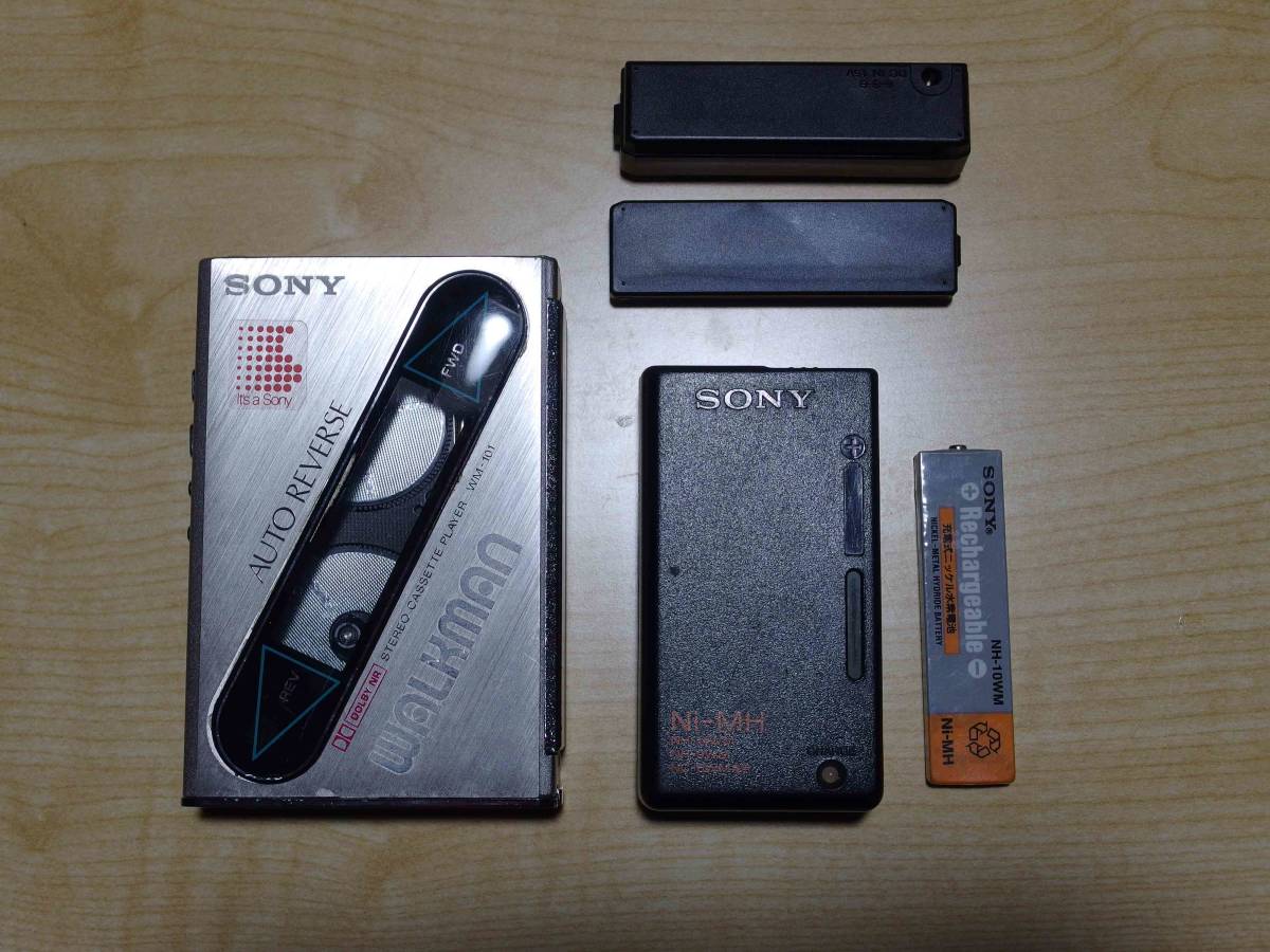 SONY カセット WALKMAN WM-101 電池ケース 充電池 充電器 付属 ~通電確認のみ 充電器 ガム電池