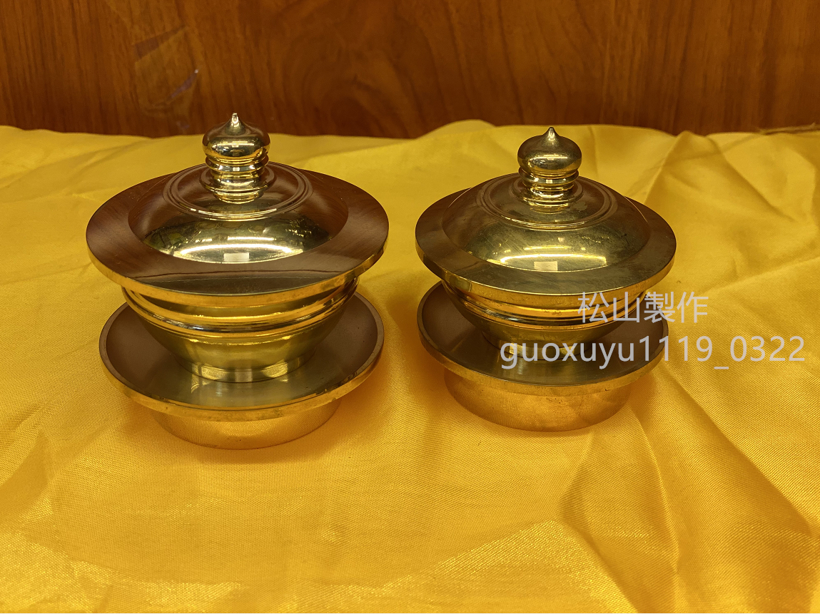 世界的に有名な 「密教法具 寺院用仏具」洒水器、塗香器二器セット 真鍮製 仏具一般