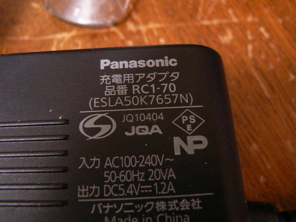 送料最安 510円 髭剃01：パナソニック電気剃刀 カミソリ シェーバー　アダプタ（RC1-70）付き　Panasonic ES-RT46　17年製_画像3